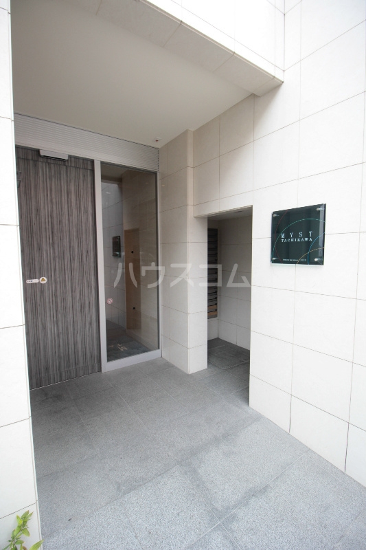 26/30 エントランス