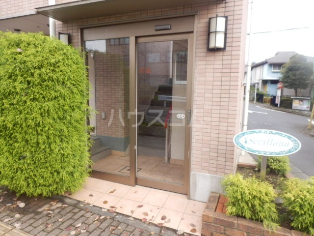 22/30 エントランス