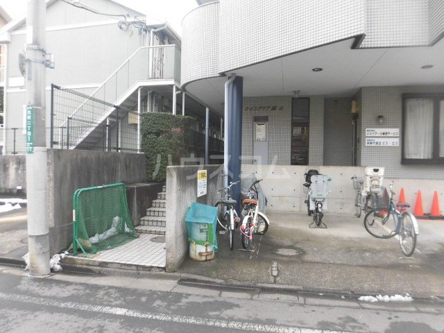 24/30 エントランス