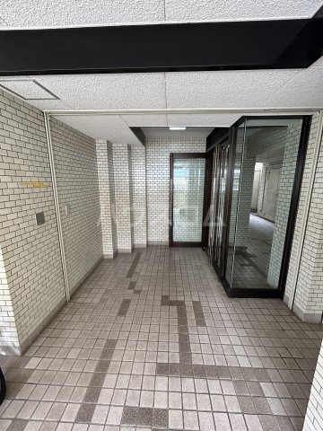 21/30 エントランス