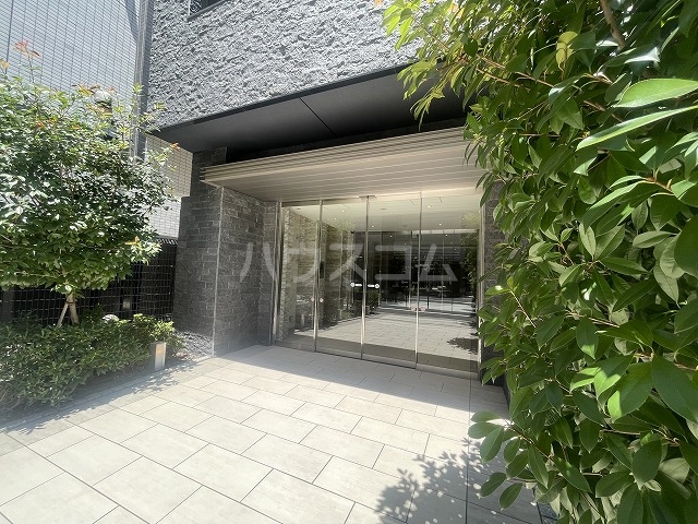 26/30 エントランス