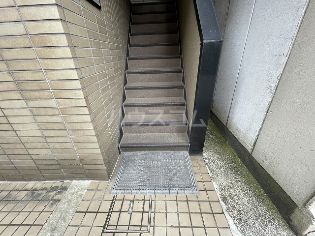 22/30 エントランス