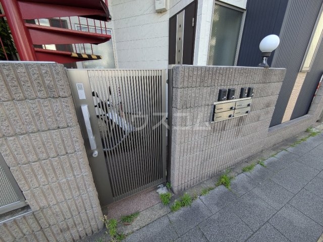 23/29 エントランス