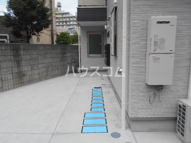 24/30 エントランス