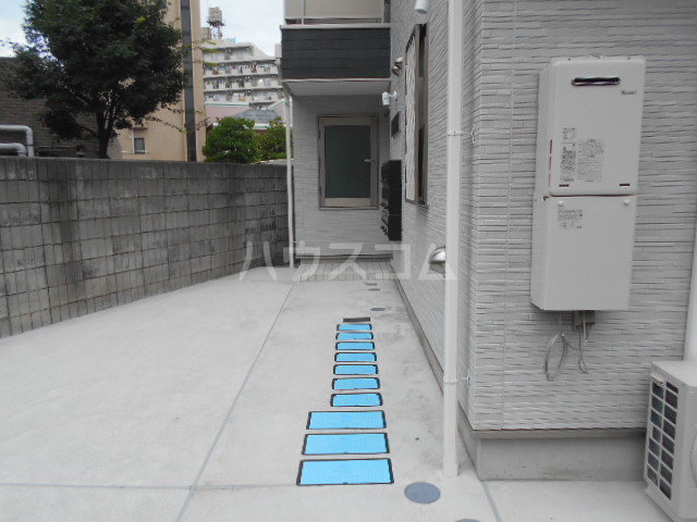 25/30 エントランス