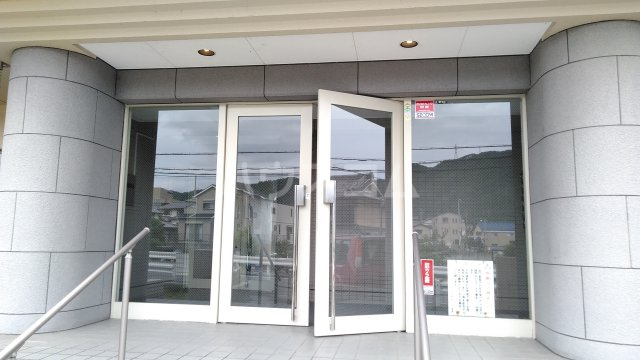 28/30 エントランス