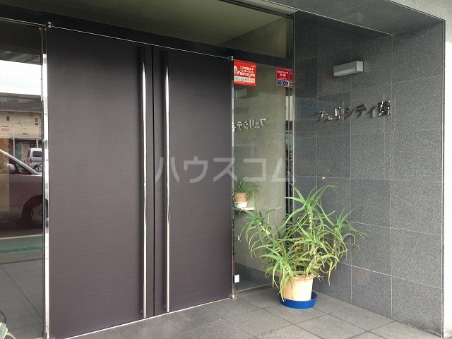 21/30 エントランス