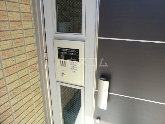 23/30 エントランス