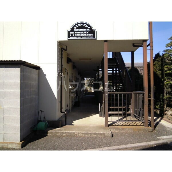 21/30 エントランス