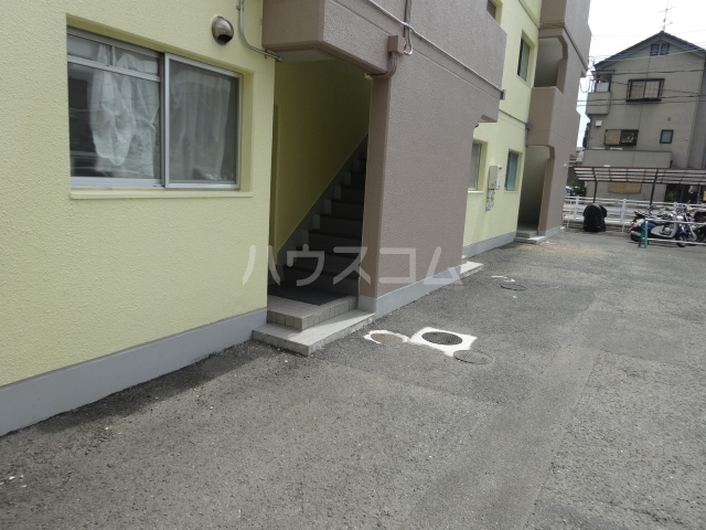 24/30 エントランス