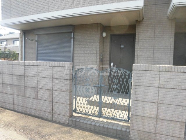 2/2 エントランス