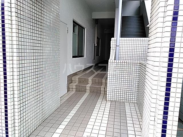 26/30 エントランス