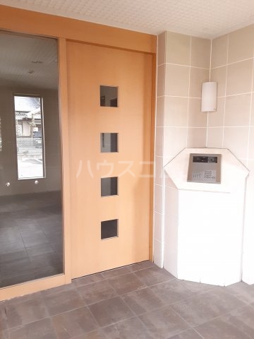 25/30 エントランス