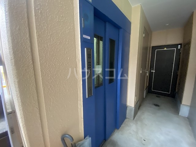 20/30 エントランス