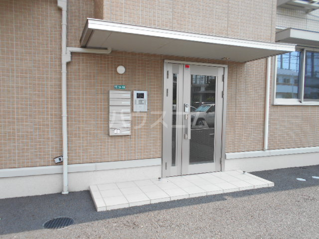 28/30 エントランス