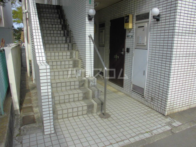 18/28 エントランス