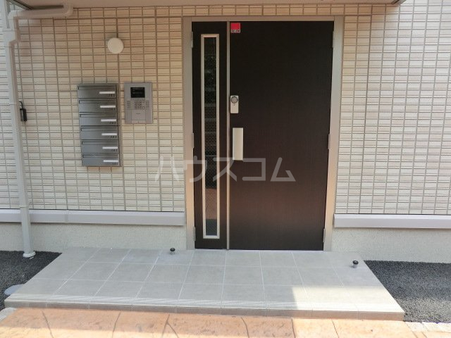 23/30 エントランス