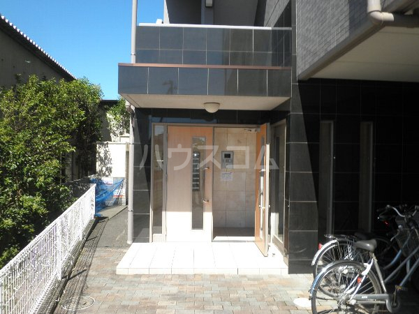 16/16 エントランス