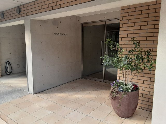 28/30 エントランス