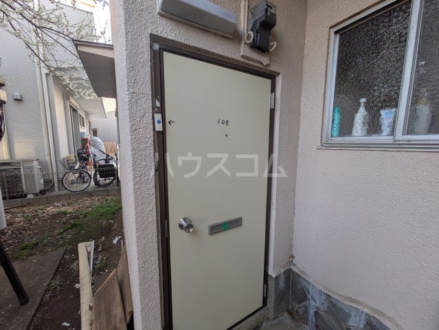 21/30 エントランス