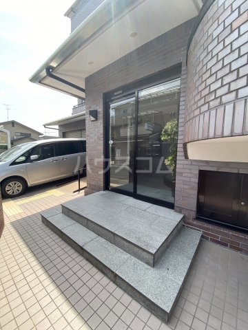 21/30 エントランス