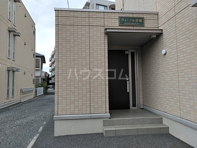 19/30 エントランス