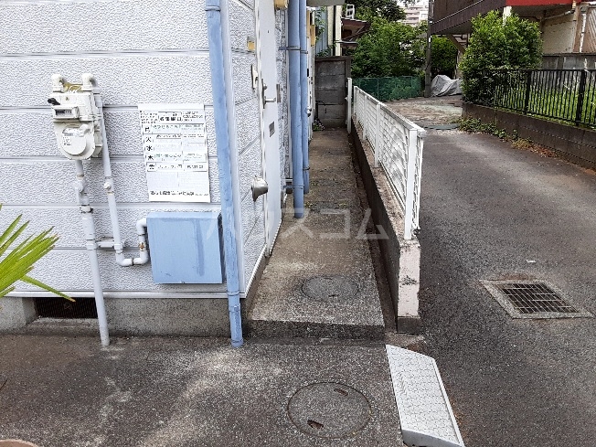 24/30 エントランス