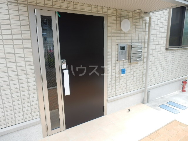 22/27 エントランス