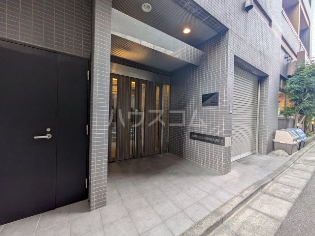 18/28 エントランス