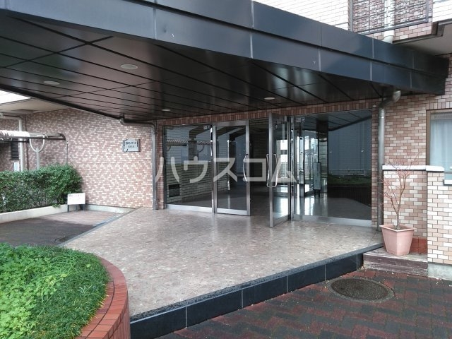 24/30 エントランス