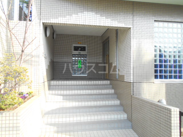 28/30 エントランス