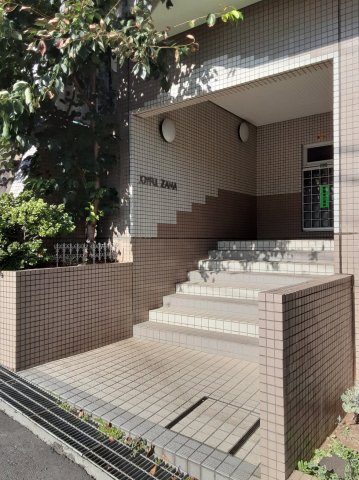 28/30 エントランス