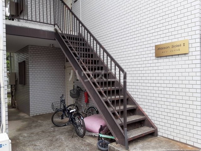 23/30 エントランス