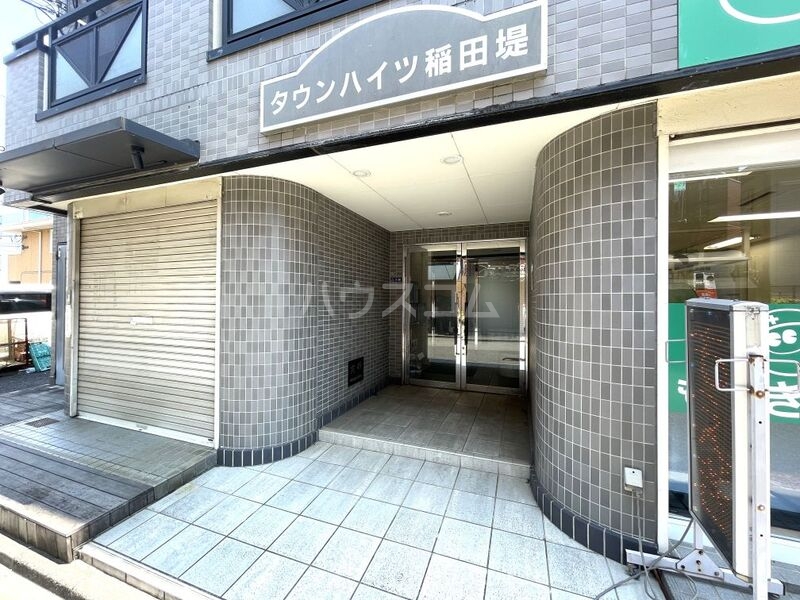 16/23 エントランス