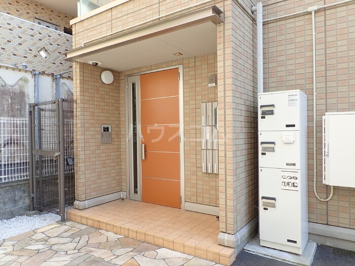 24/27 エントランス