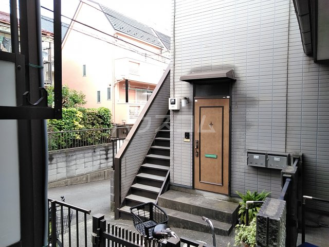 18/23 エントランス