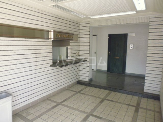 28/30 エントランス