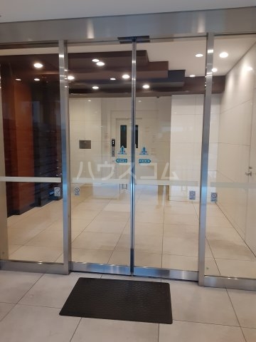 28/30 エントランス