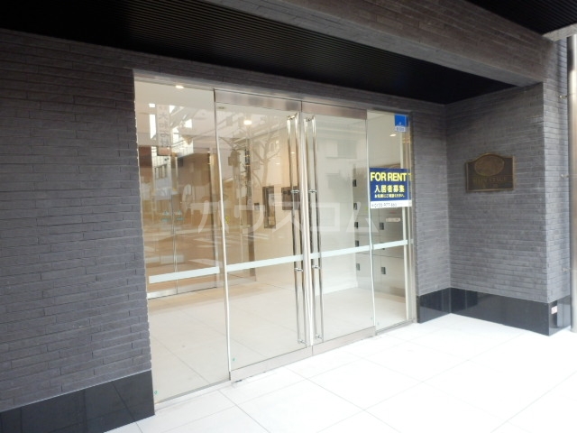 21/30 エントランス