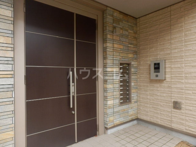 23/30 エントランス