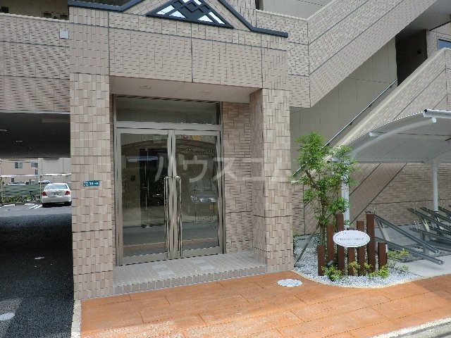 18/25 エントランス