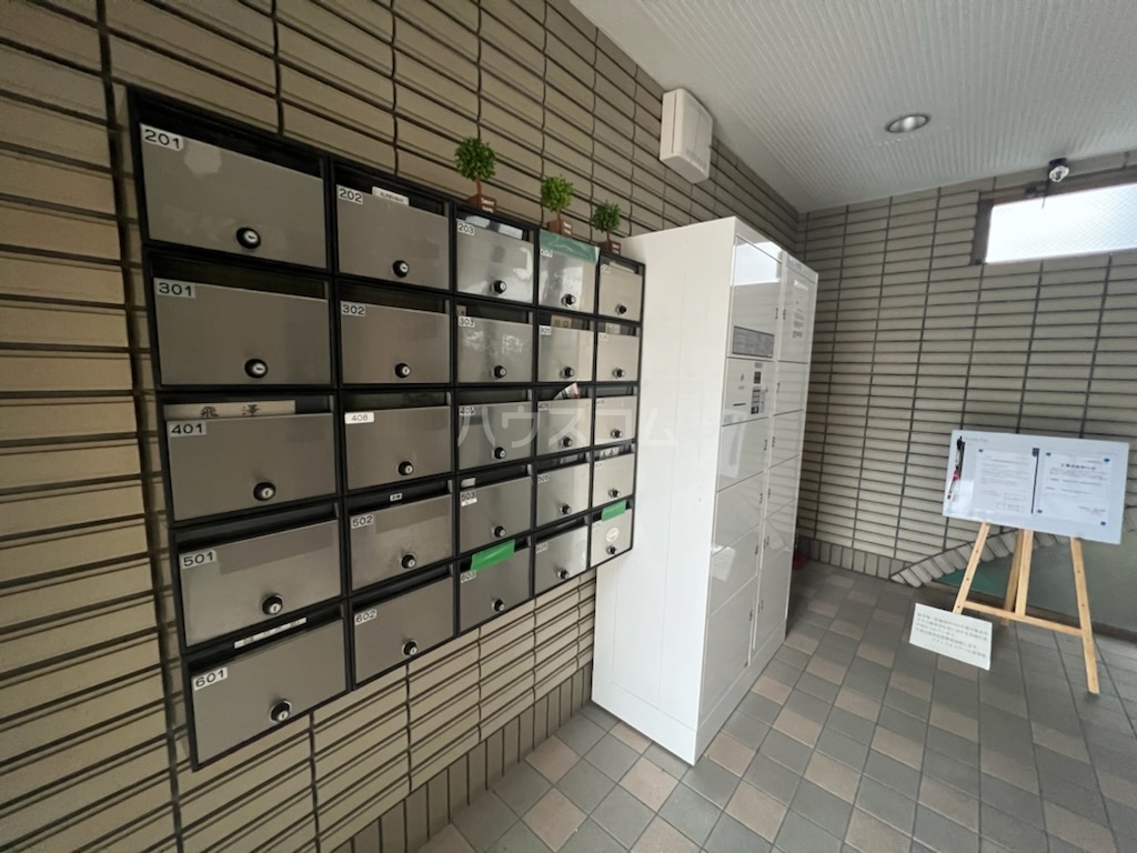 21/30 エントランス