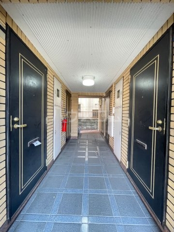 27/30 エントランス