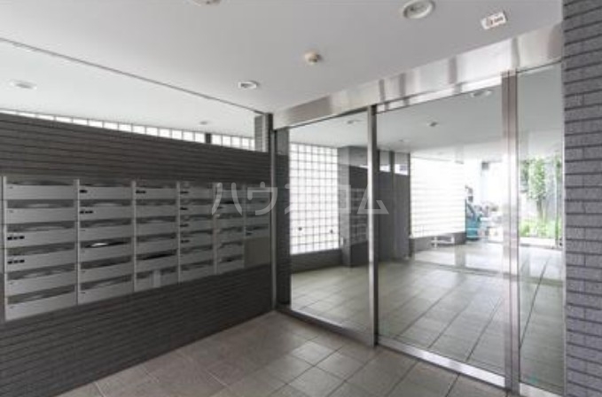 27/30 エントランス