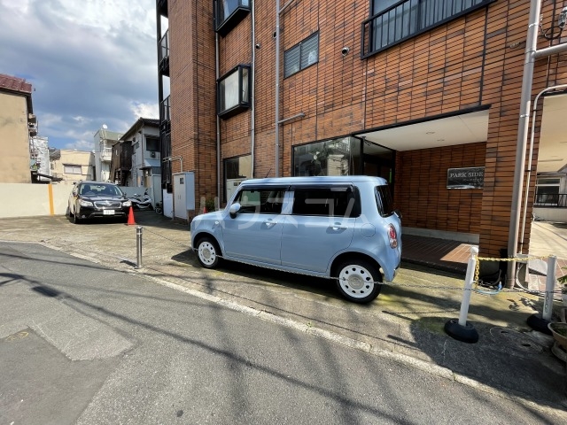 25/30 駐車場