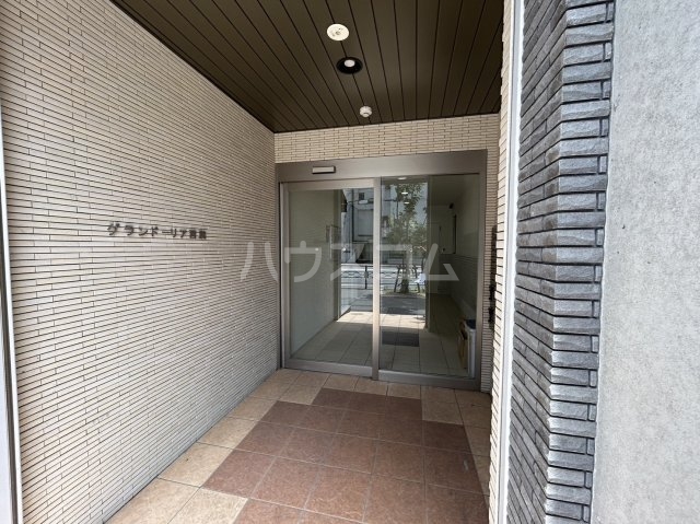 23/30 エントランス