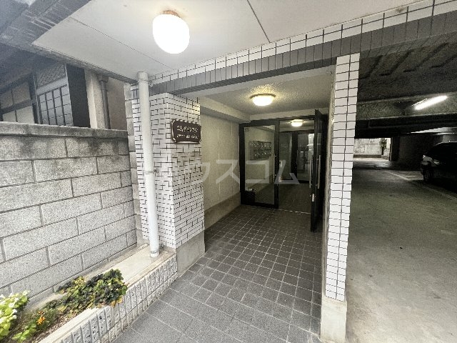 25/30 エントランス