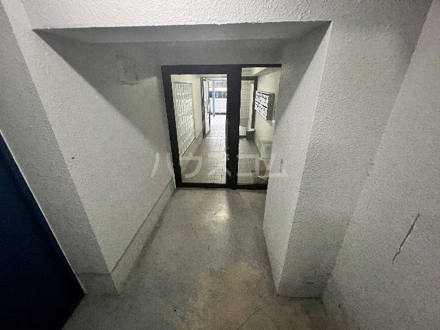 26/30 エントランス