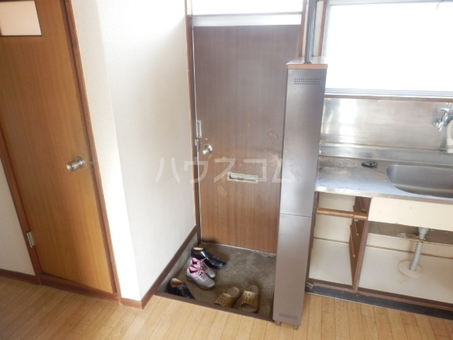 24/30 エントランス