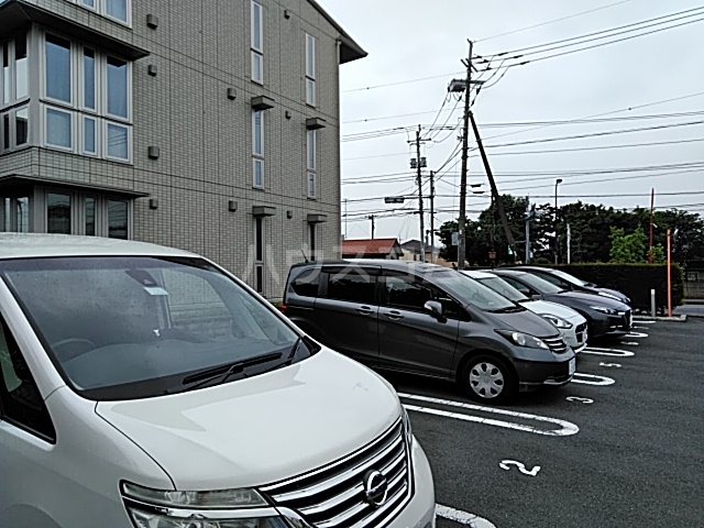 28/30 駐車場